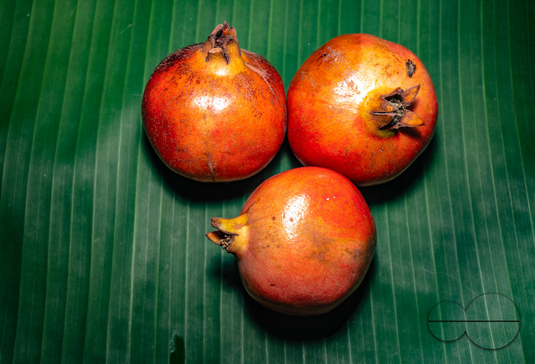 Anar Fruit - Pomegranate - Punica Granatum