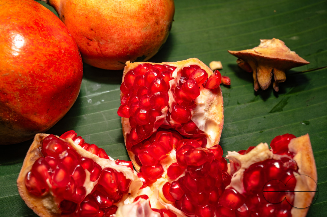 Anar Fruit - Pomegranate - Punica Granatum