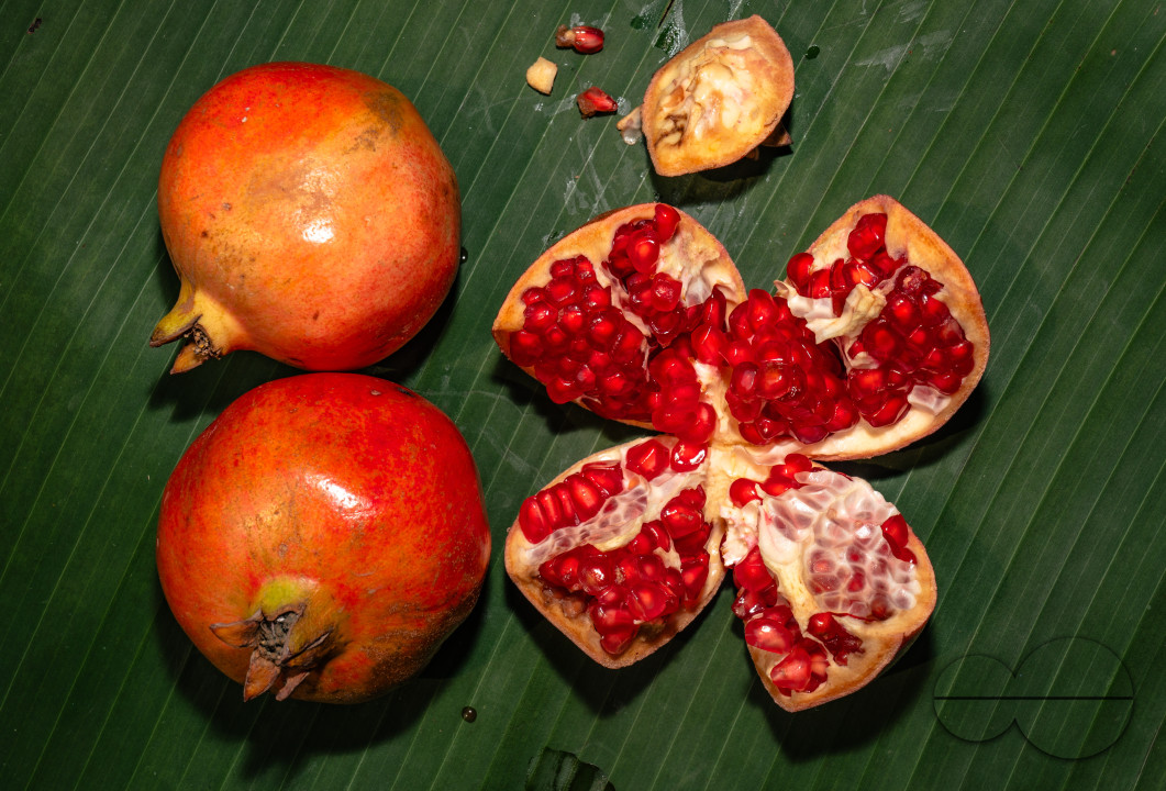 Anar Fruit - Pomegranate - Punica Granatum