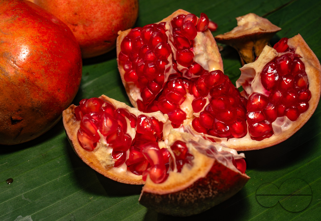Anar Fruit - Pomegranate - Punica Granatum