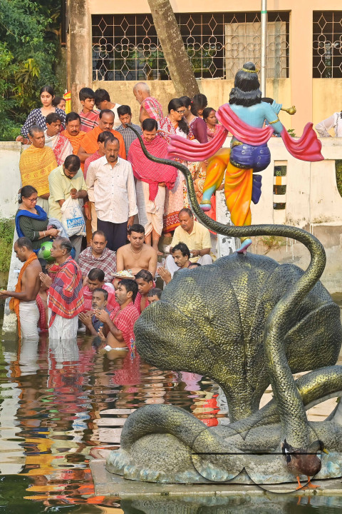 HINDU DEVOTEES PERFORM TARPAN