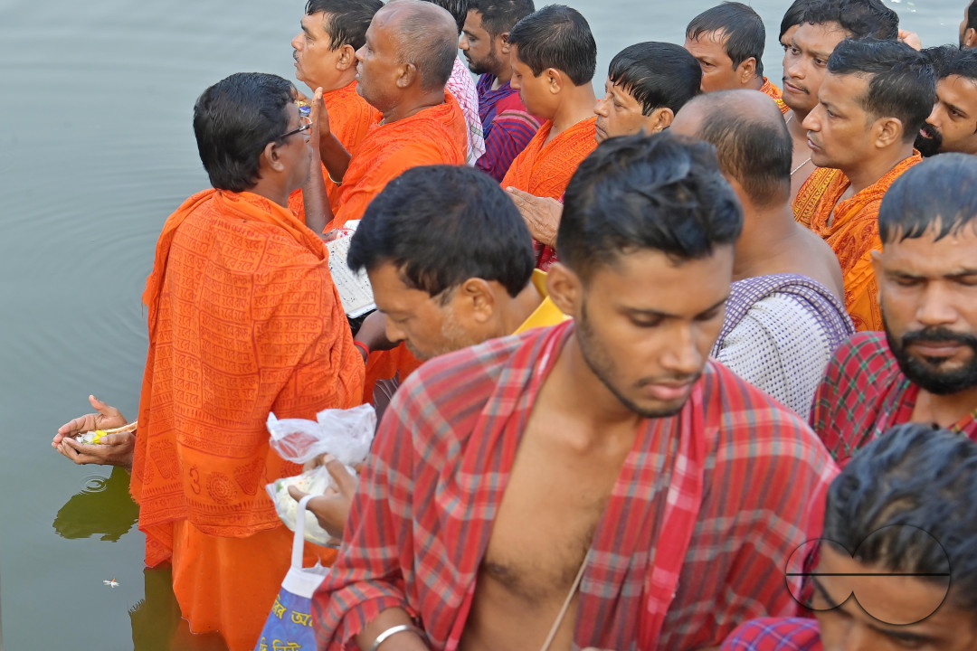 HINDU DEVOTEES PERFORM TARPAN