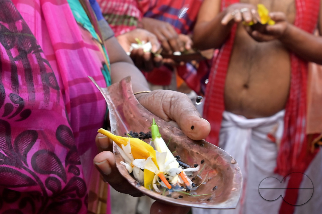HINDU DEVOTEES PERFORM TARPAN