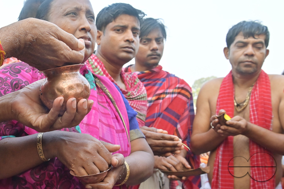 HINDU DEVOTEES PERFORM TARPAN