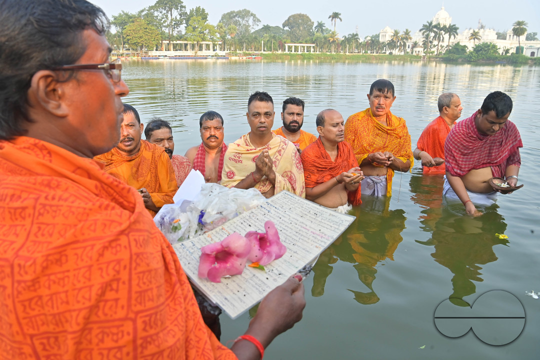 HINDU DEVOTEES PERFORM TARPAN