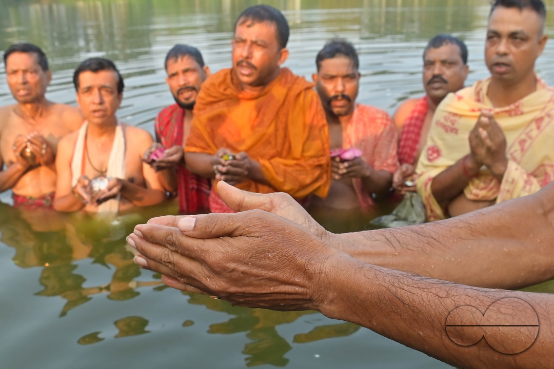 HINDU DEVOTEES PERFORM TARPAN