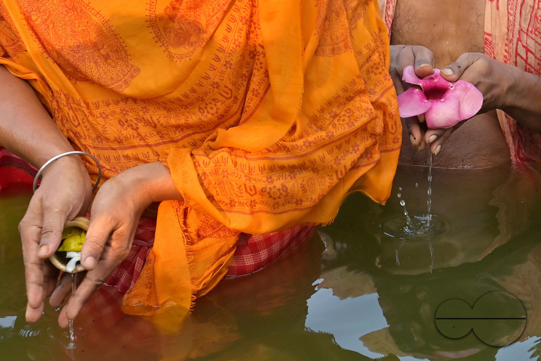 HINDU DEVOTEES PERFORM TARPAN