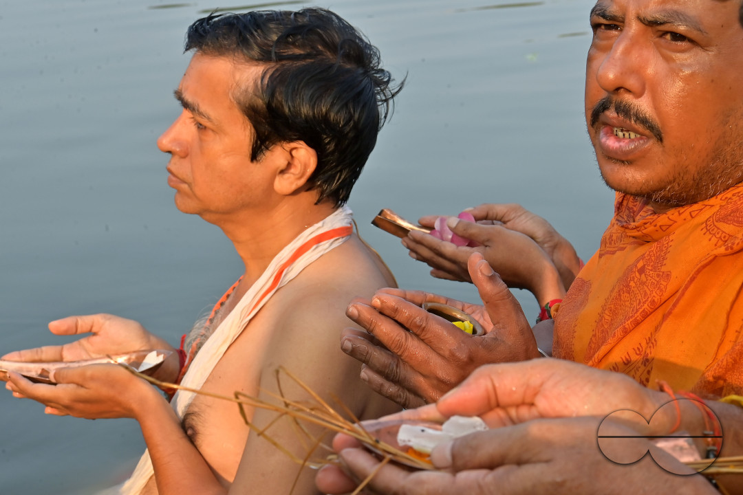 HINDU DEVOTEES PERFORM TARPAN
