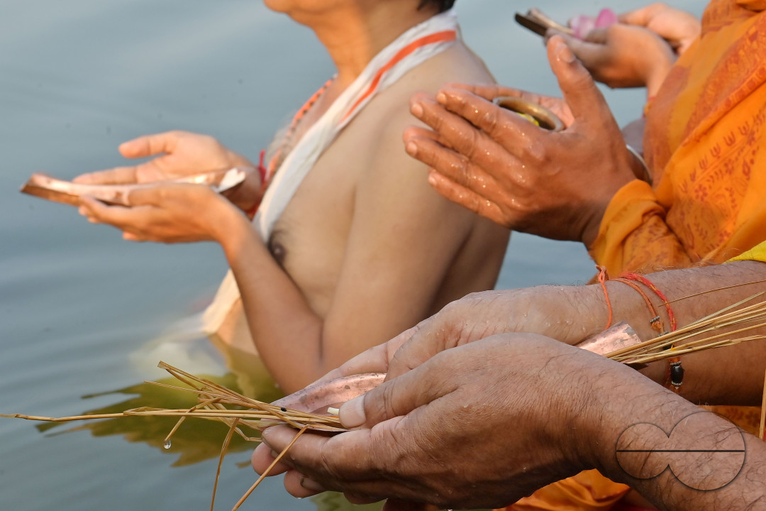 HINDU DEVOTEES PERFORM TARPAN
