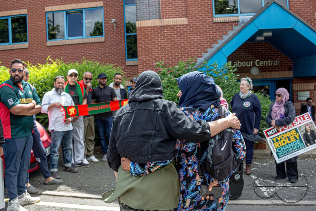 Following Keir Starmer's mention of Bangladesh regarding the Labour Party's immigration policy, British Bengolis react upset and organise flash protests outside the Labour North Central Office