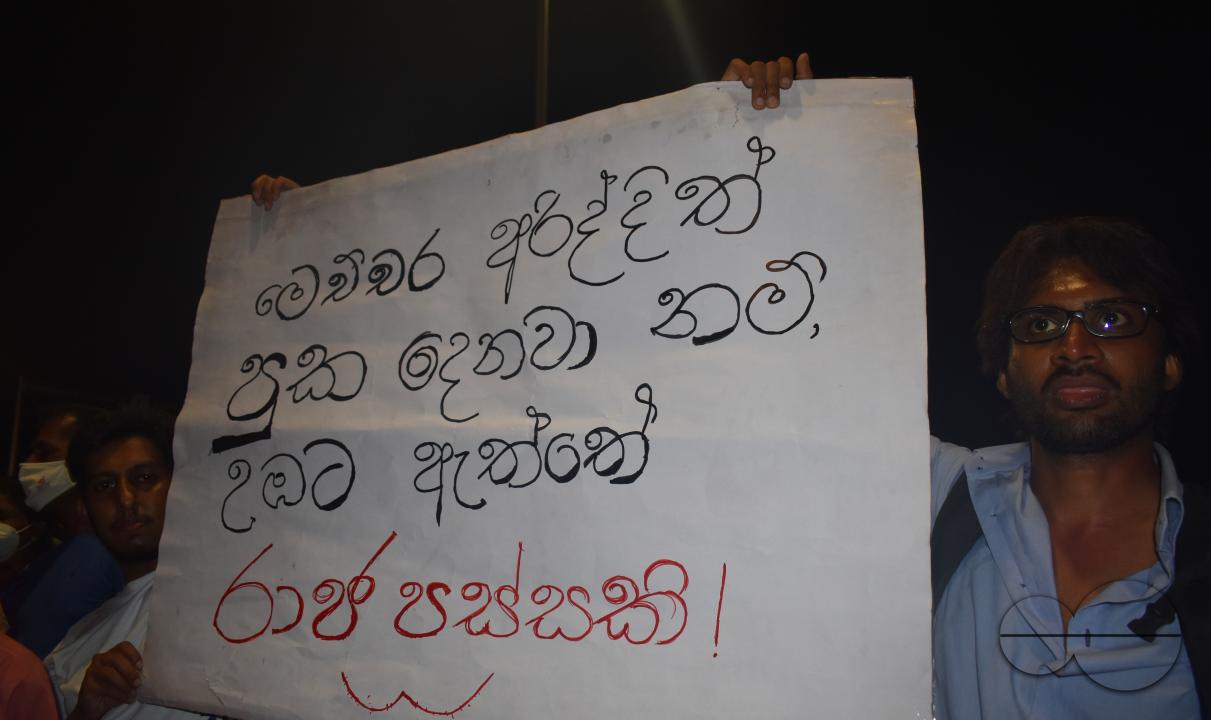 MWC047098