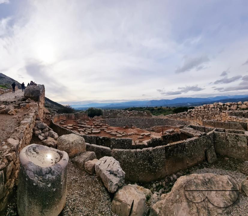 The Archaeological site of Kolonna is located on a small peninsula between Aegina and the town's closest beach