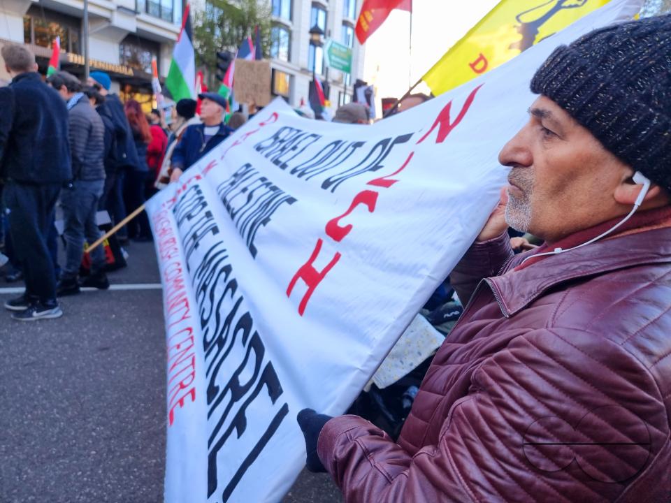 Over 300,000 Pro-Palestinians marched from Hyde Park to the USA embassy in London, on the afternoon of 11th November 2023, protesting against the war and urging an immediateÂ ceasefire