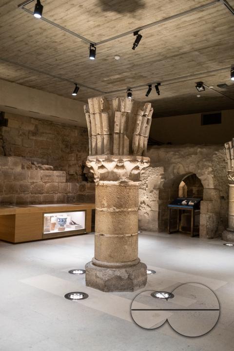 MWC048880