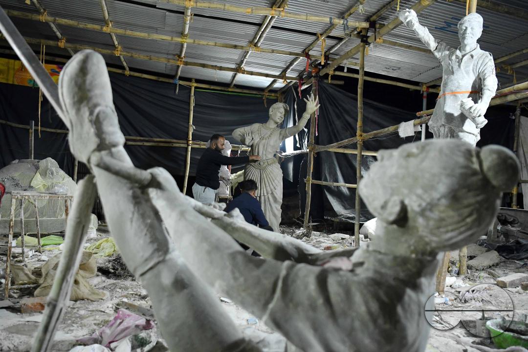 Sculptures at a Sculpture Workshop (for Varanasi) organised by Ministry of Railway (Govt of India) and the Ministry of Culture (Govt of India) in Nazrul Kala Kshetra at Agartala