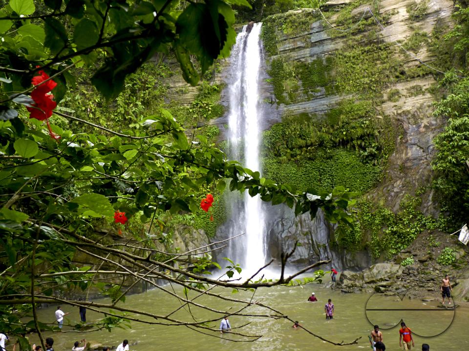 A waterfall flowing at Madhokundo