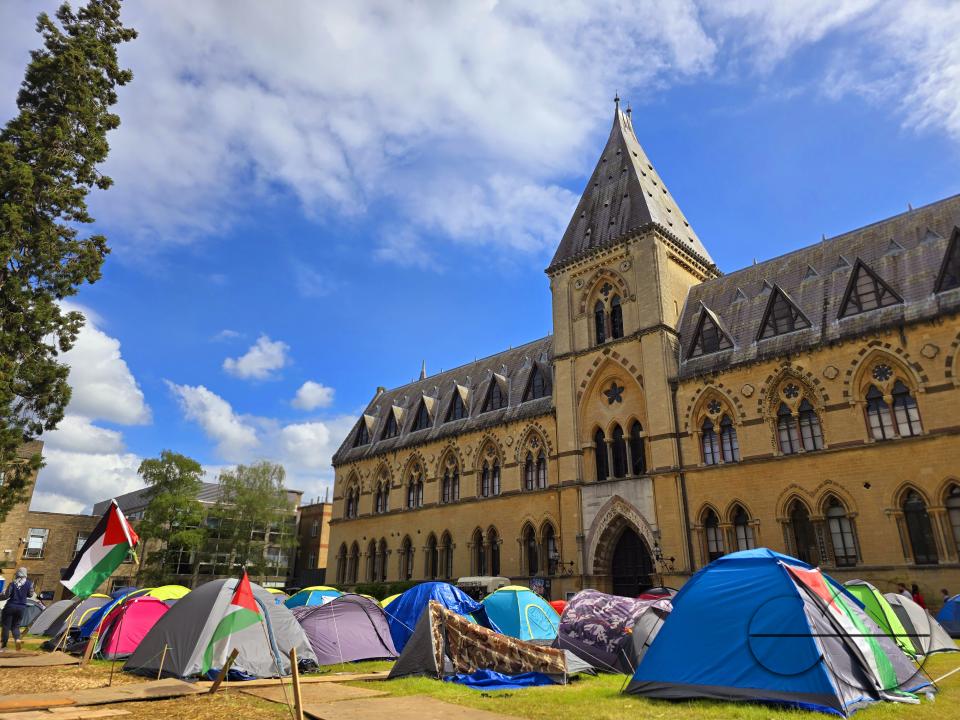 Police have interrupted a pro-Palestinian protest in Oxford after student demonstrators organised a peaceful sit-in at a university office building
