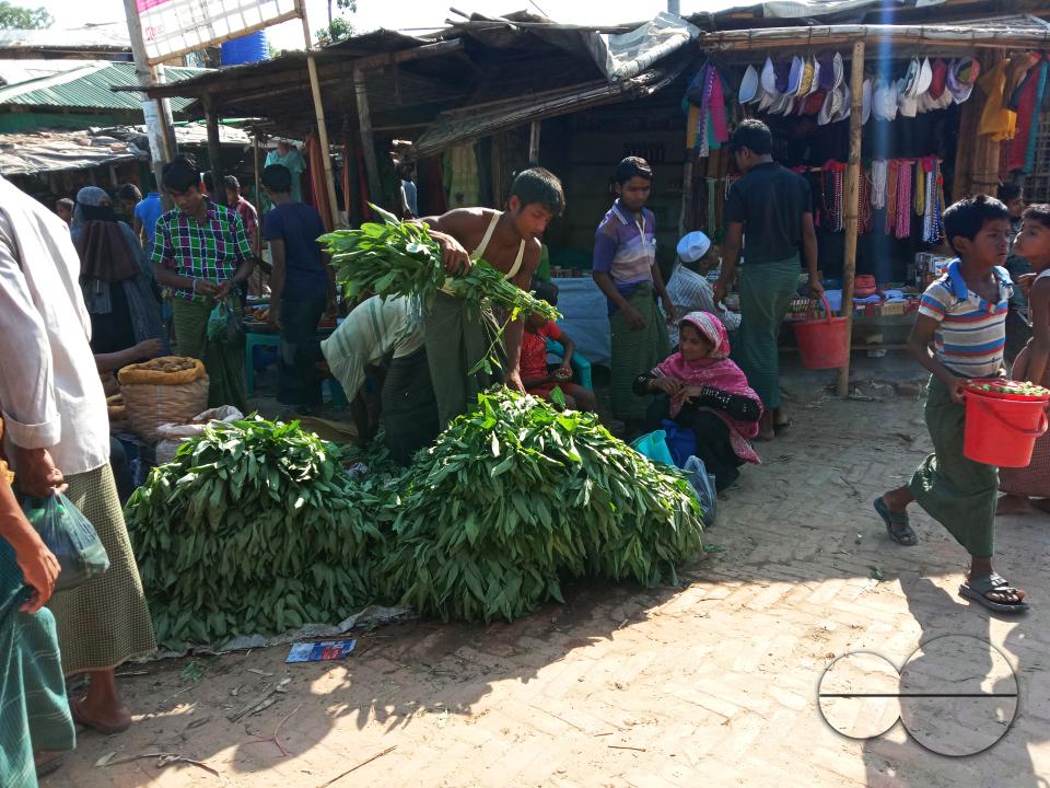 Vegetable and fruit stalls outside the Balukhali refugee camp