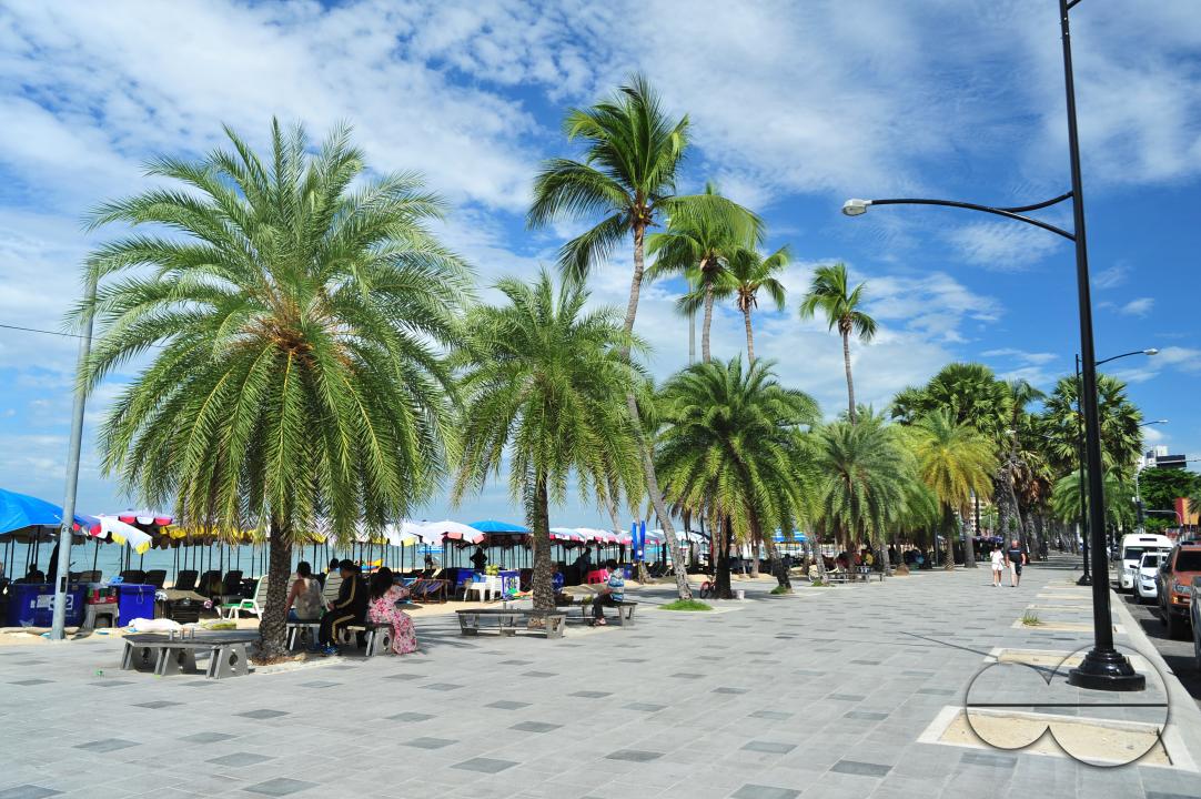The Pattaya Beach is about 3 kilometres long Beach