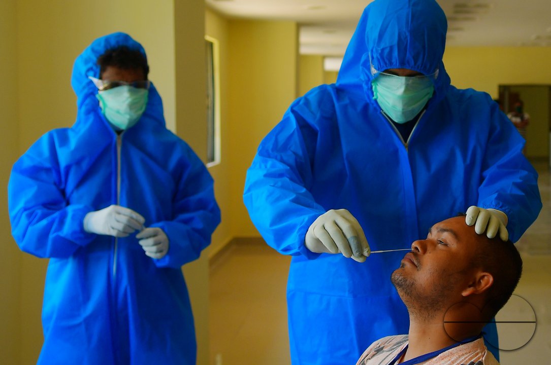 Journalists, going through under swab test
