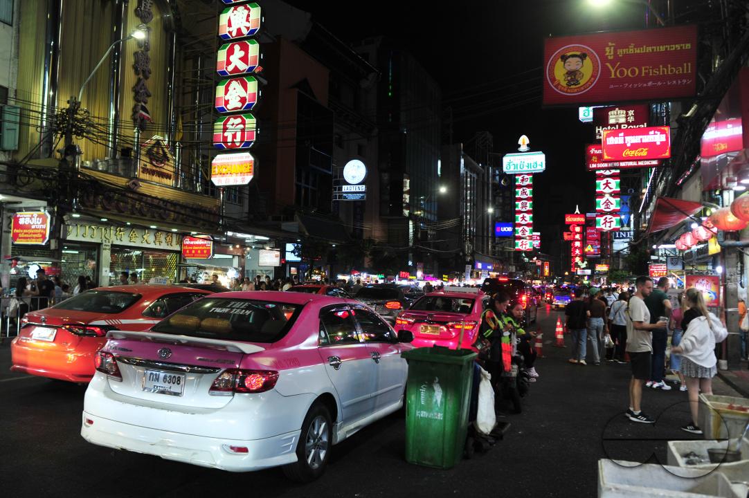 Chinatown in Bangkok is one of the largest Chinatowns in the world, and is renowned for its incredible shopping and tantalizing cuisine