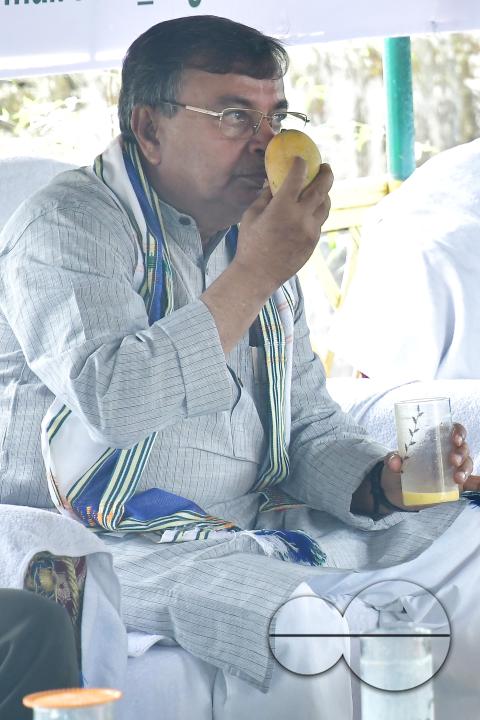 MWC055981