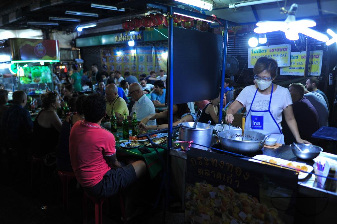 Chinatown in Bangkok is one of the largest Chinatowns in the world, and is renowned for its incredible shopping and tantalizing cuisine
