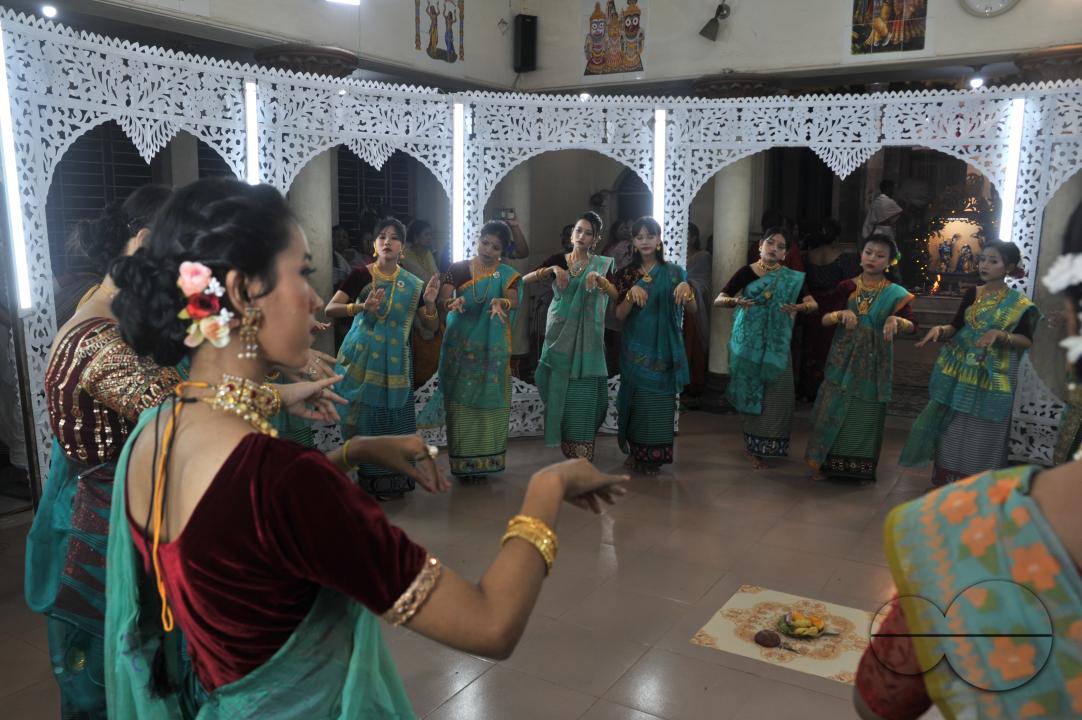 The manipuri community dancing with their traditional dresses