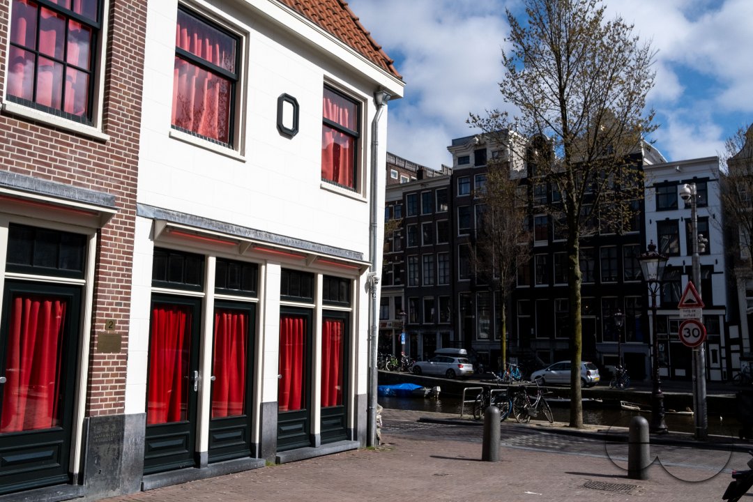 MWC042596