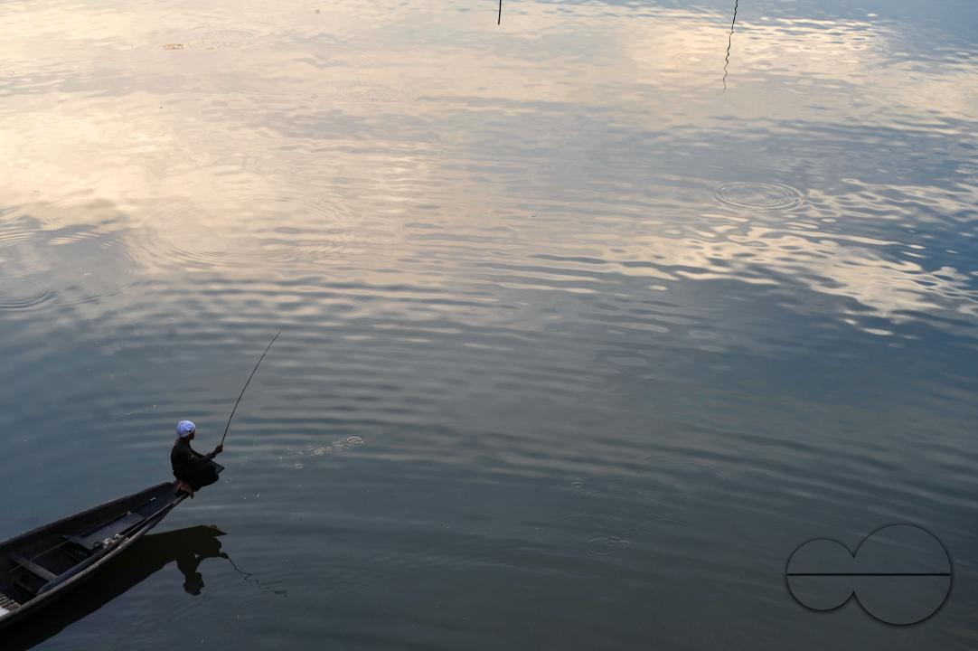 Children and people are catching fish