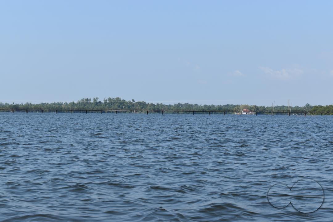 MWC044903