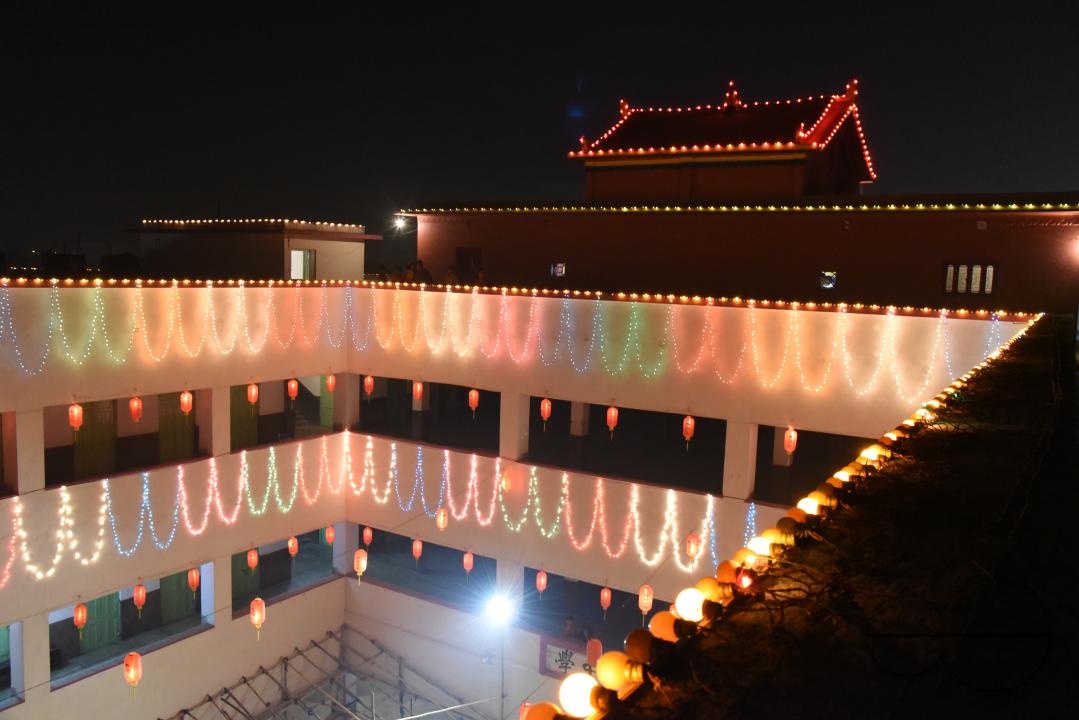 MWC044258