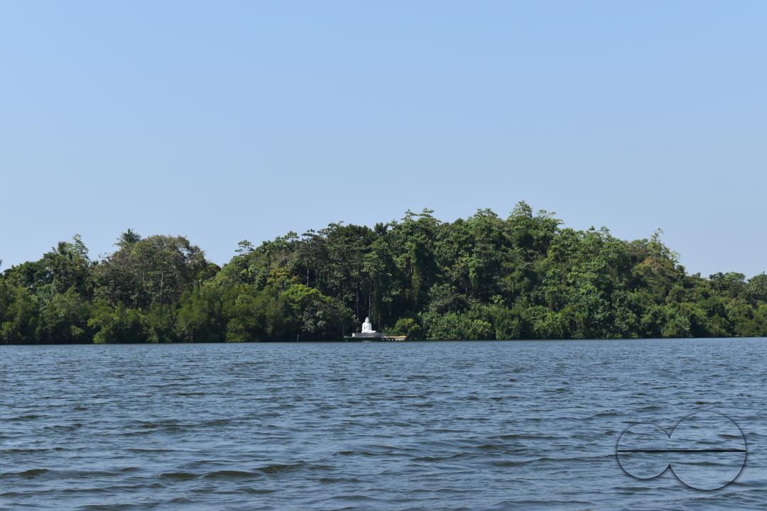 MWC044895
