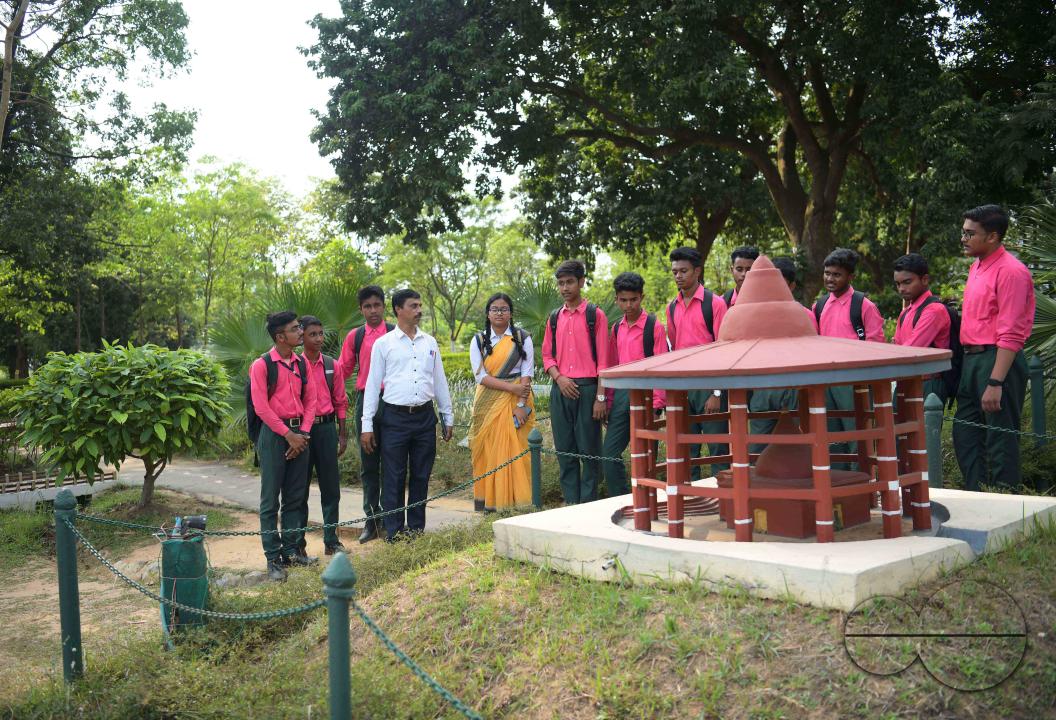 MWC047875