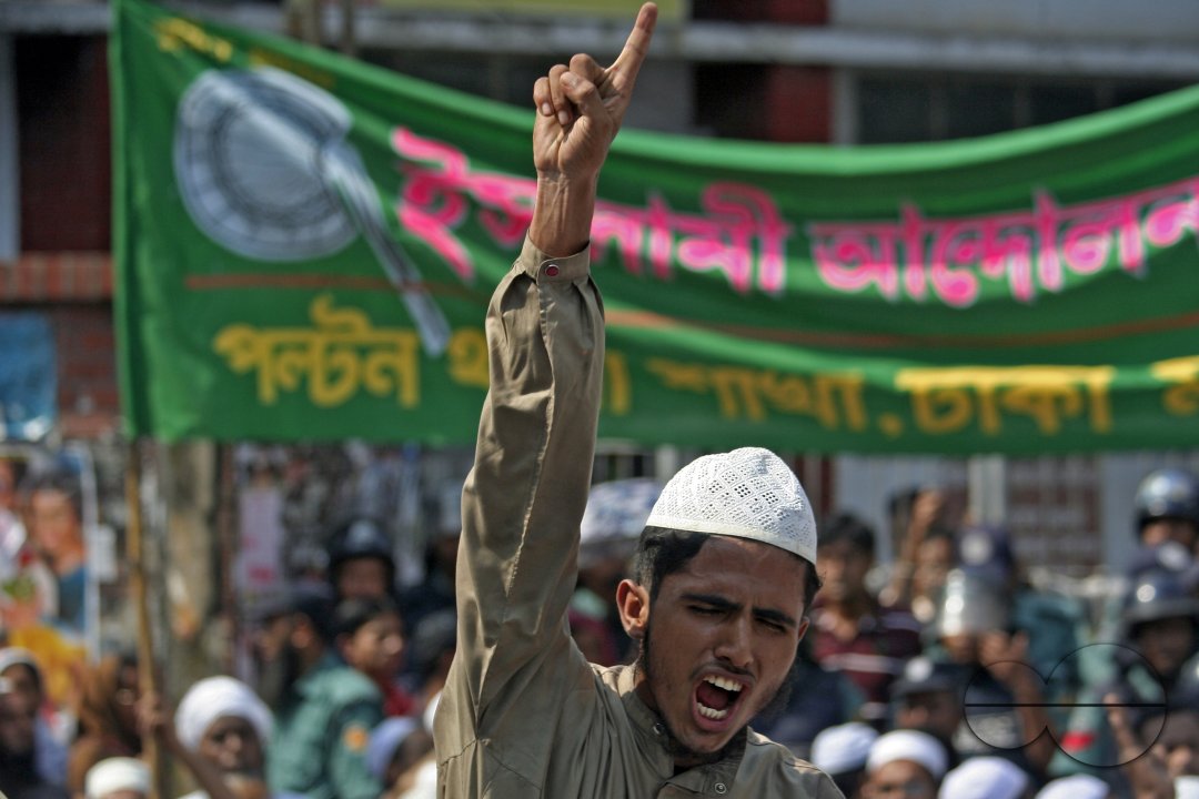 Garment sector trade unions demands clear up salaries and bonuses by Sep 16