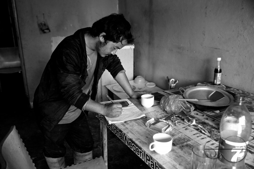 Migrants in Malaysia's tea estates