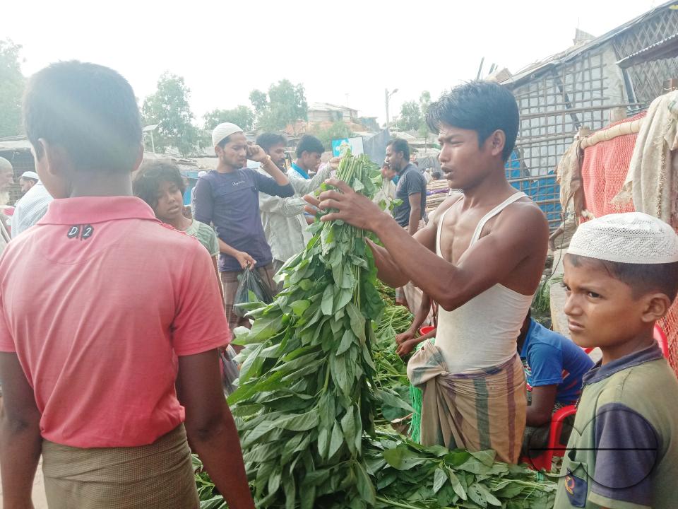 Vegetable and fruit stalls outside the Balukhali refugee camp