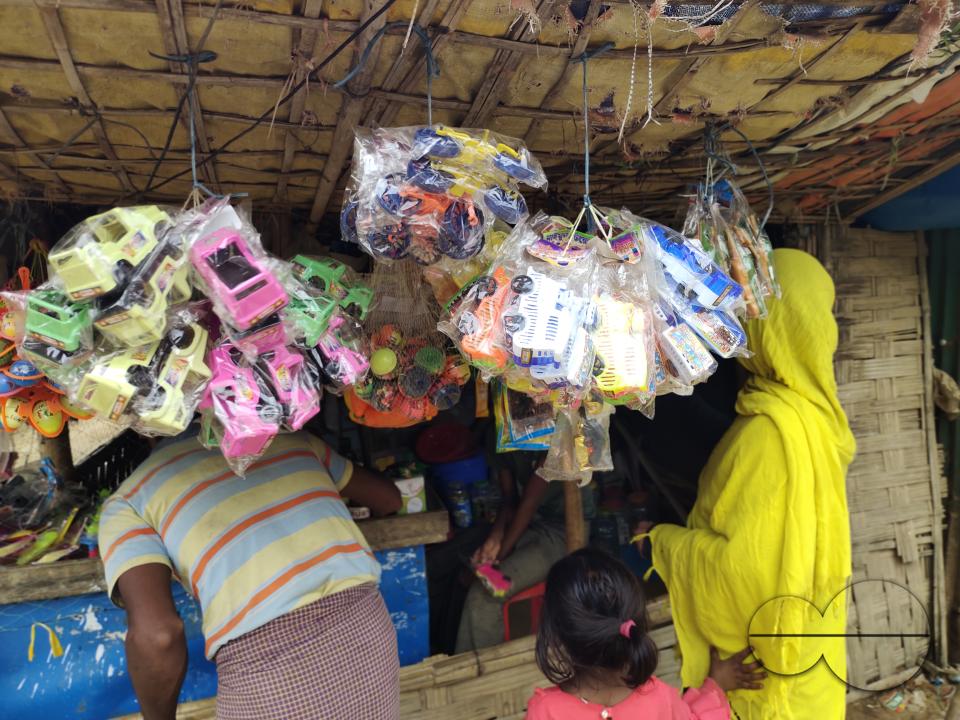 Toy vendor outside the Balukhali refugee camp