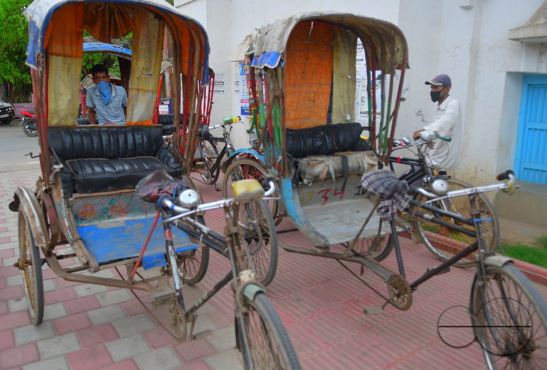 Police Seized Rikshwa during lockdown