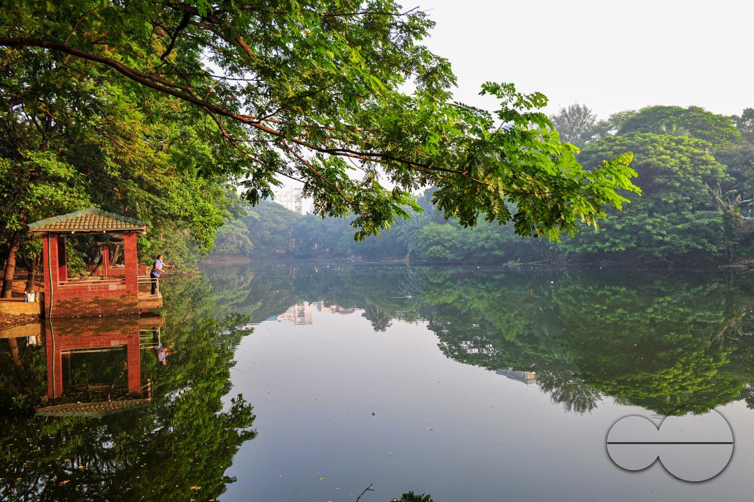 People playing volleyball in the Dhanmondi Lake