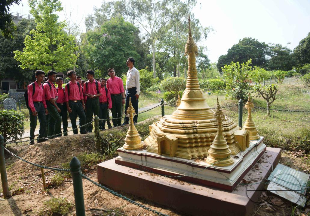 MWC047879