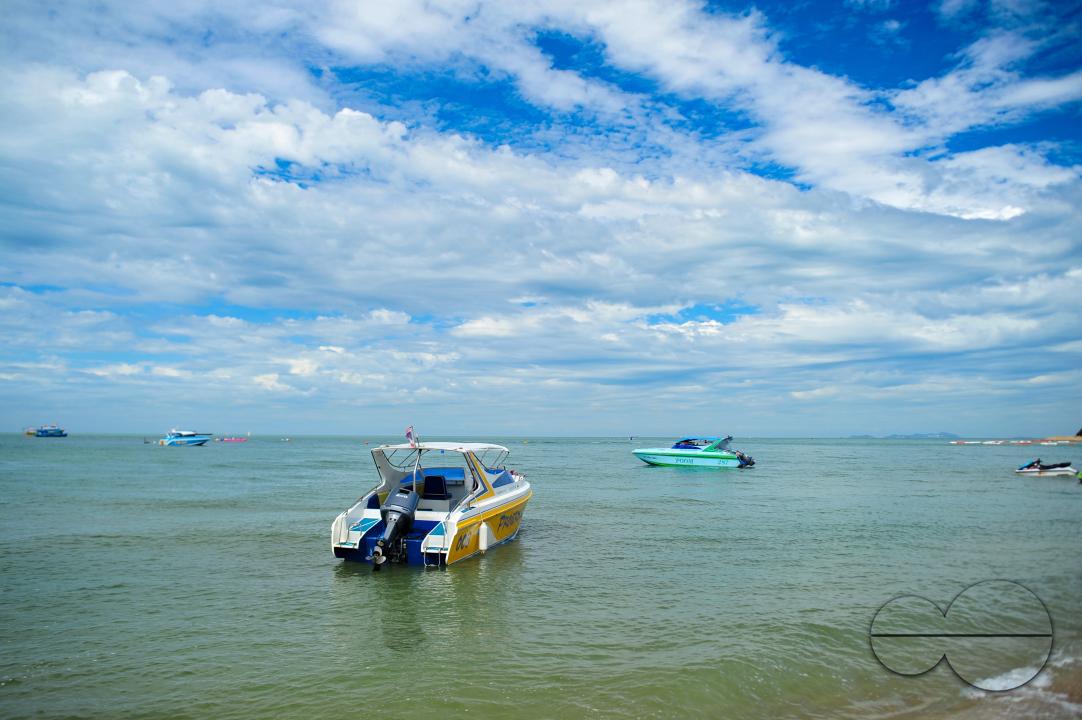 The Pattaya Beach is about 3 kilometres long Beach