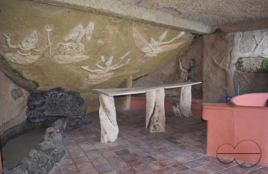MWC049174