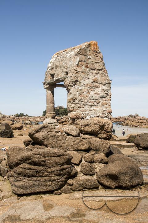 MWC049311
