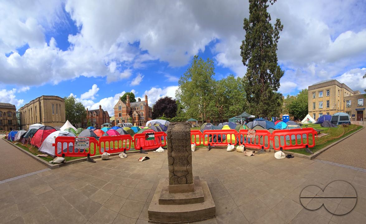 Police have interrupted a pro-Palestinian protest in Oxford after student demonstrators organised a peaceful sit-in at a university office building