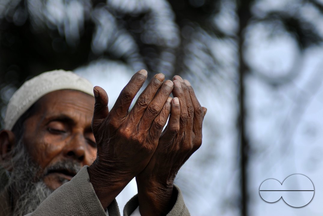 Muslims seek divine blessings at the Akheri Munajat