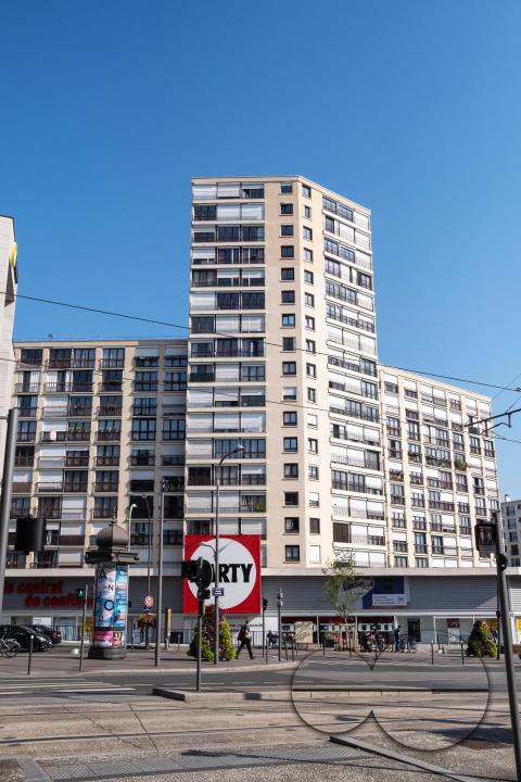MWC048704