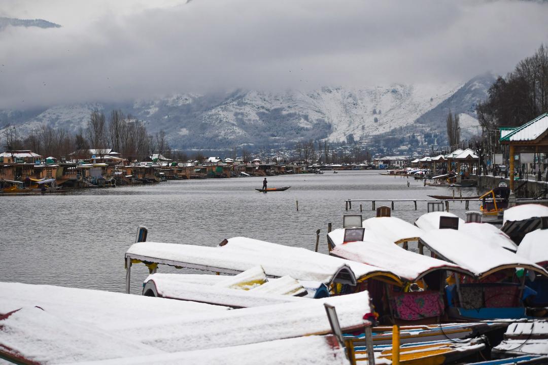 Fresh snowfall in the higher reaches of Kashmir Valley has broken one of the longest dry spells of around two months this season