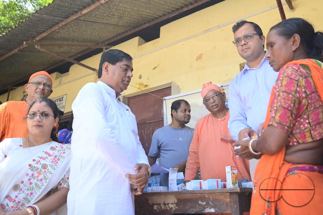 Swami Shubhakarananda (Maharaj) - Secretary of Ramakrishna Mission, Mayor Deepak Majumdar, the District Magistrate, and other officials inspect a health camp for flood victims at a temporary relief camp organized by Ramakrishna Mission, at Pratapgarh Eng