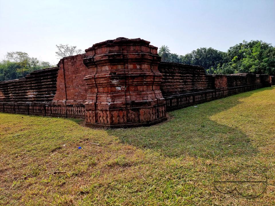 MWC044958
